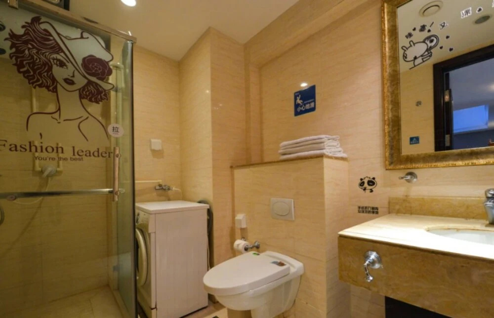 Dalian Yijia Apartment Peace Square
