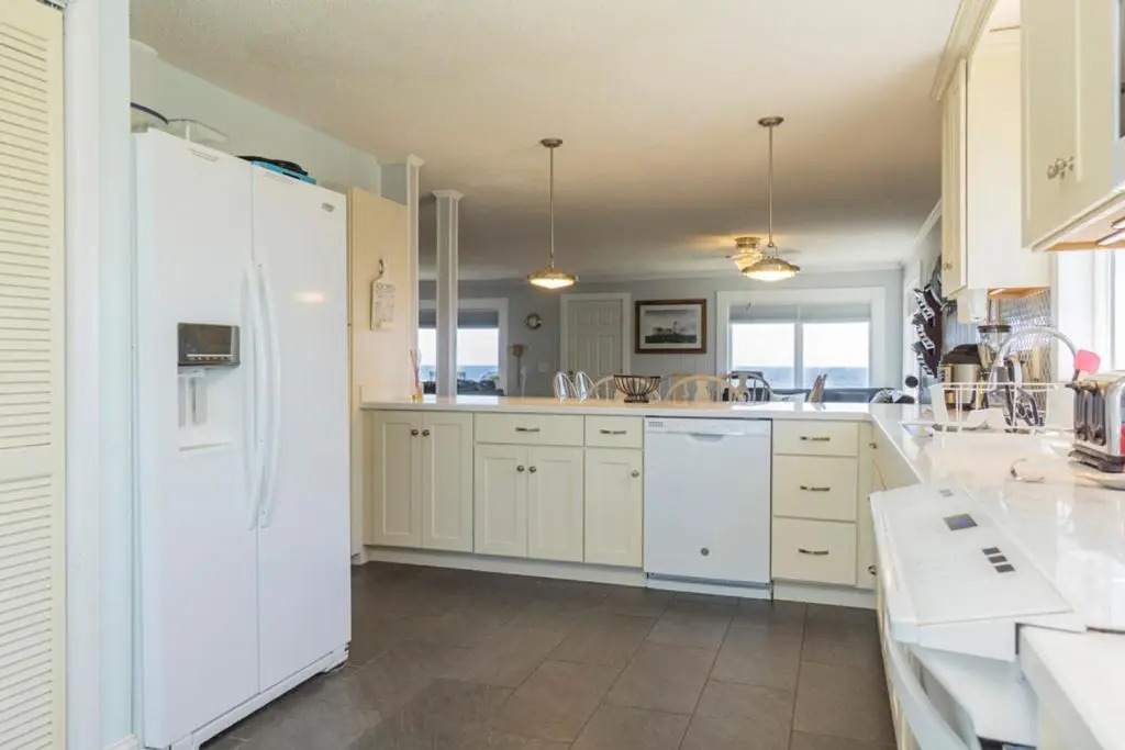 Breezy Oaks by Oak Island Accommodations