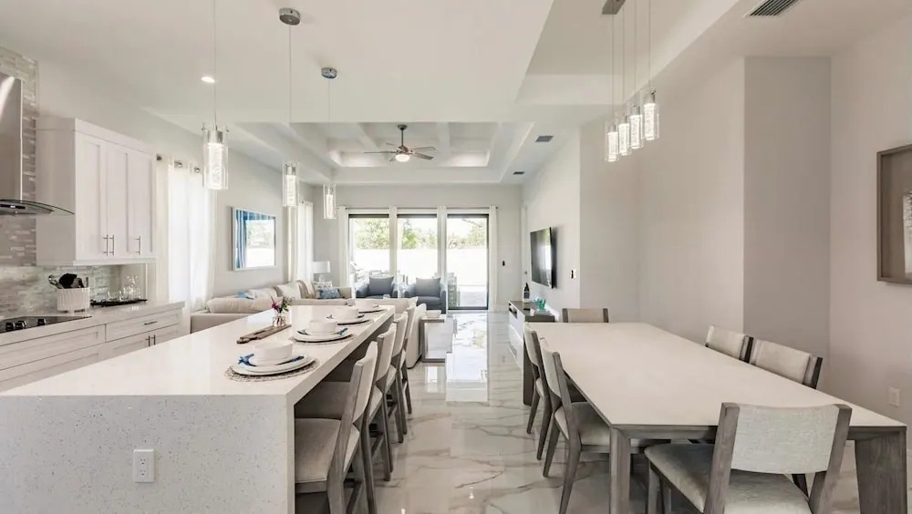 Brisa del Mar by Avantstay 4BR Coastal-modern Retreat + Private Pool + Outdoor Dining Walk to the Gulf + Mercato Minutes Away