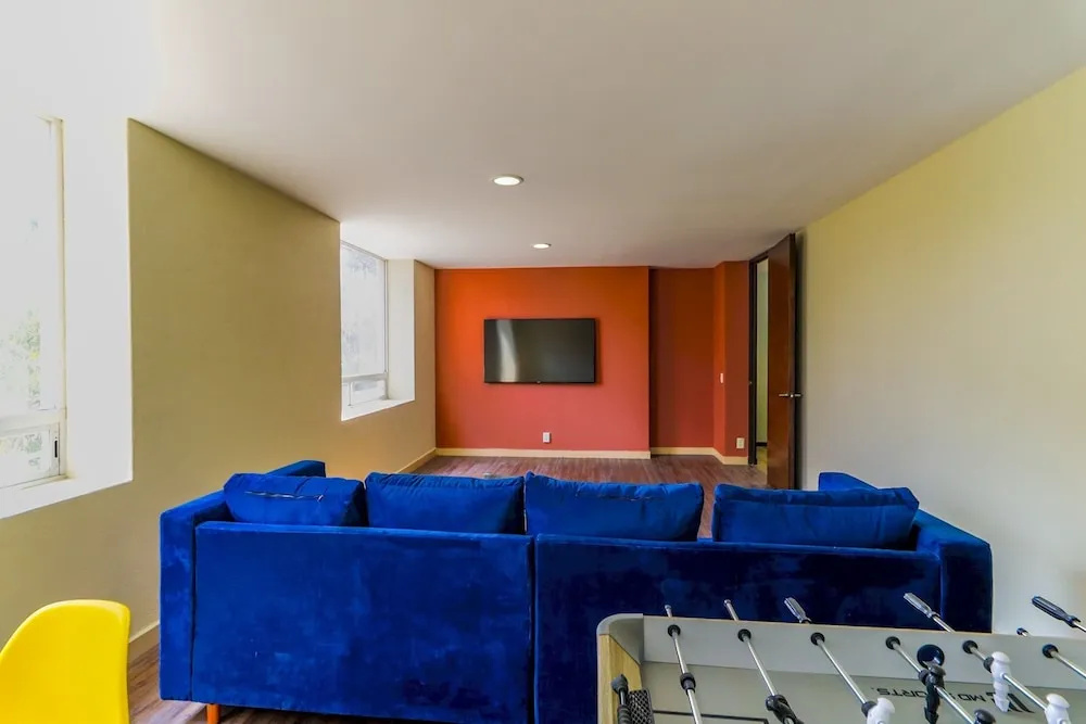 Bright Apartment with Private Bathroom,Kitchen And More @Santafe-601