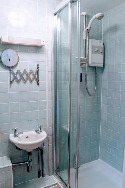 2 Bedroom, 2 Bathroom Apartment In New Town