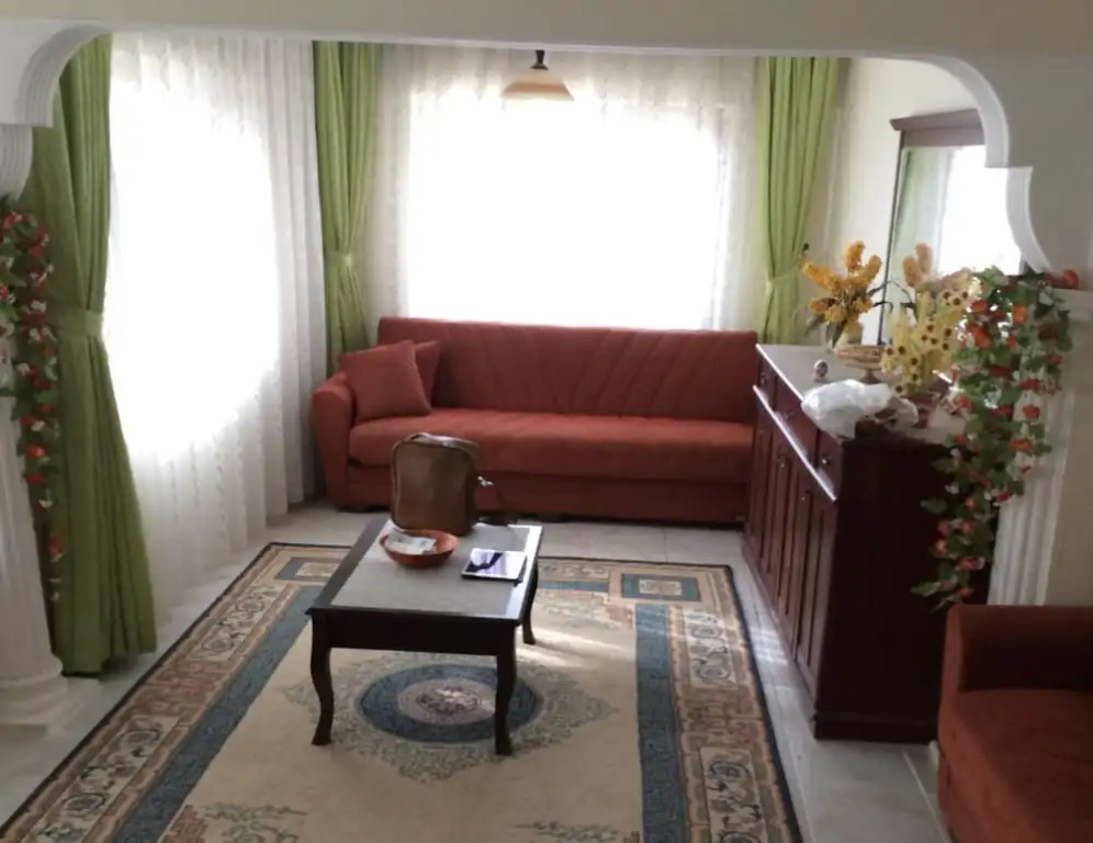 Delightful Apartment Sleeps 8 Great Location