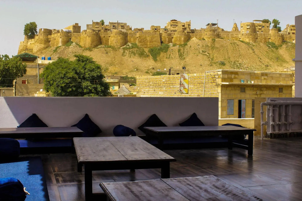 Dylan Cafe and Guest House