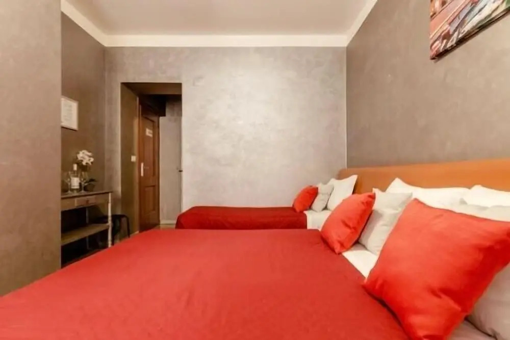 4-bdr Apt Among Colosseum&termini 10-people