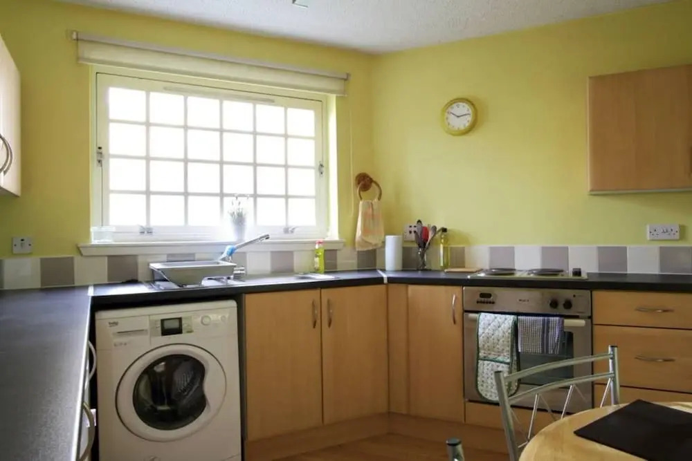 Stylish Apartment at the Edge of Meadows Park