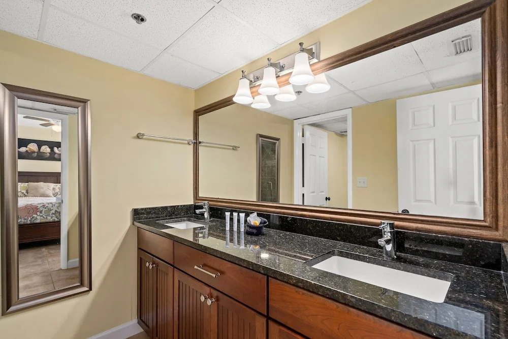 Beautiful Long Beach Condo unit 1-1206! TWO Gulf Masters