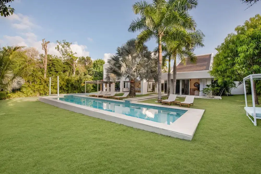 Modern Luxury 6 BR Tropical Retreat With Pool