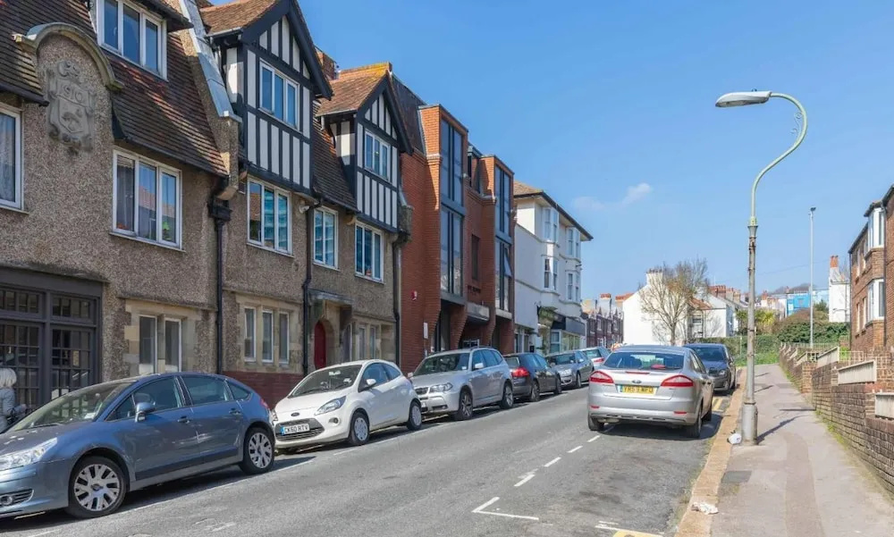 Seaview Heights - two Bedroom two Bathroom Loft Style Apartment Direct Distant sea Views - Fast Wifi
