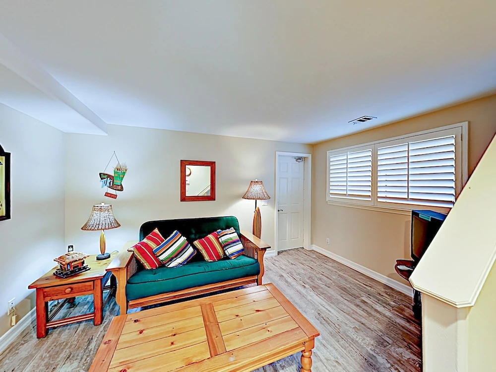 124 Oxnard - 3 Br Home