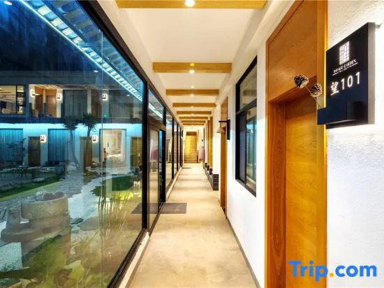 Yewang Su Lake View Light Luxury Hostel