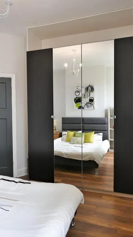 Beautifully renovated 2 Bed flat - Close to beach