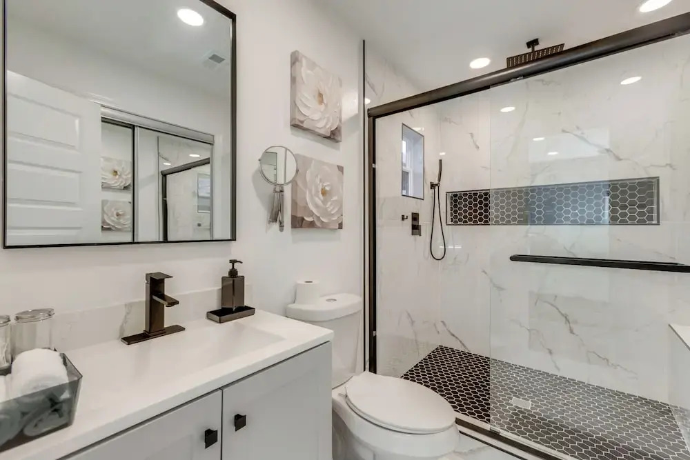 Updated Home w/ Hot Tub in Houstons Northside