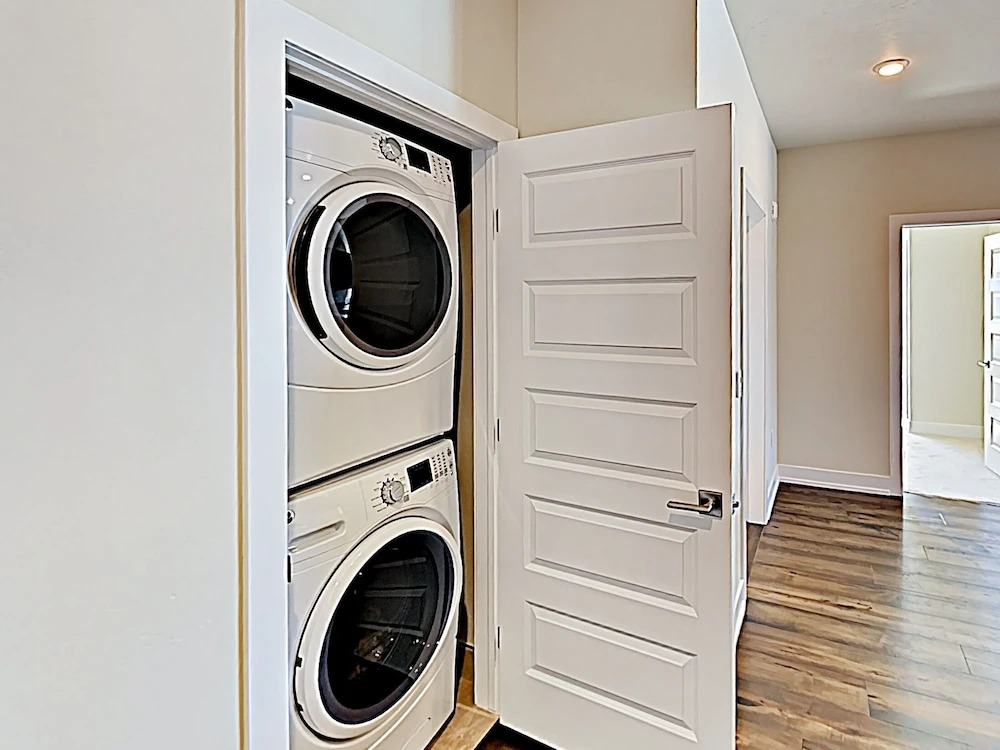 New Listing! Beautiful New Mountain-view 3 Bedroom Condo