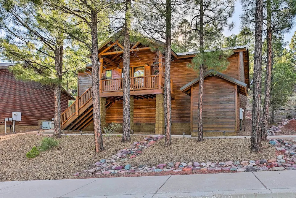 Peaceful Pines Cabin ~ 3 Mi to Fool Hollow Lake!
