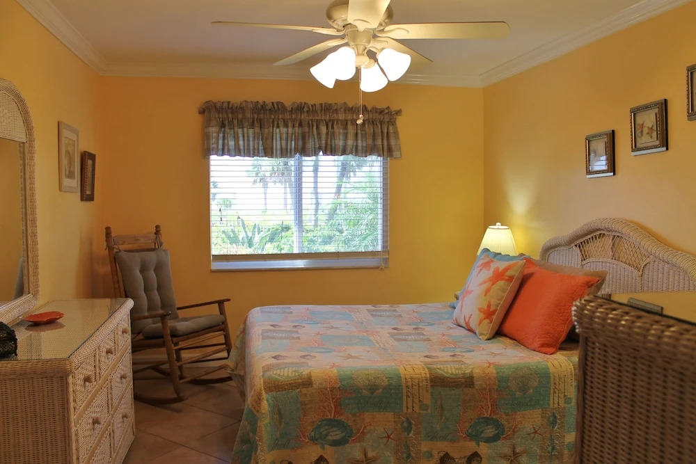 Sunset Royale -106 2 Bedrooms 2 Bathrooms Condo