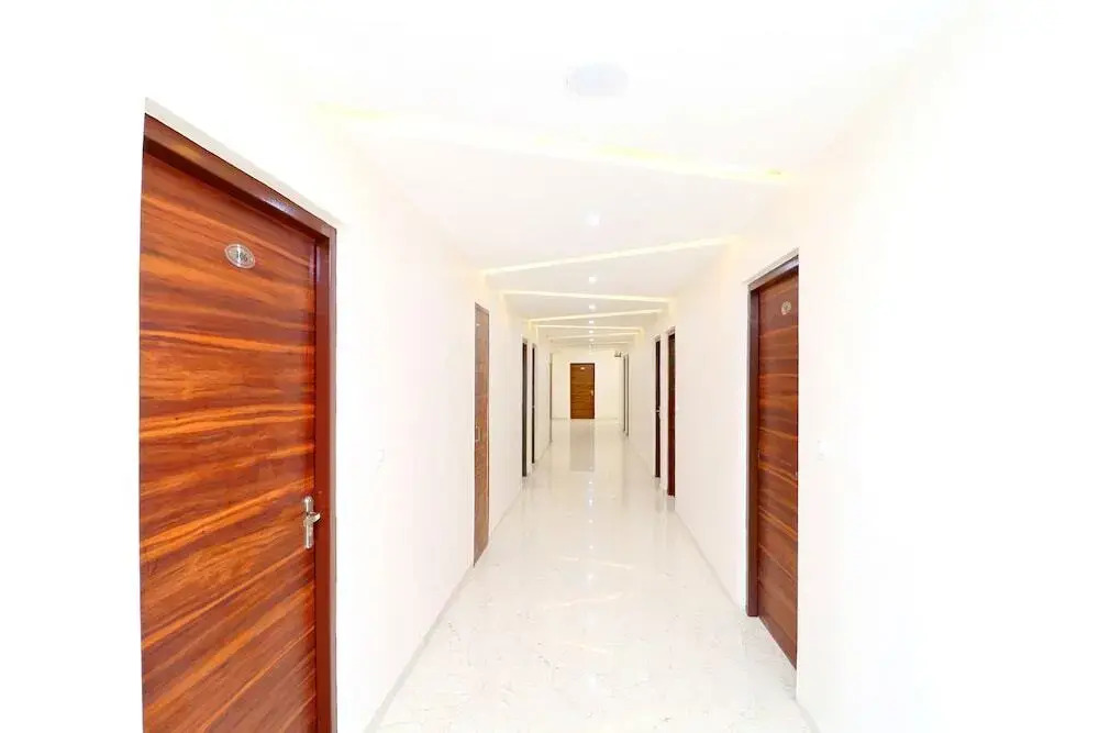 Hotel Dreamland by OYO Rooms