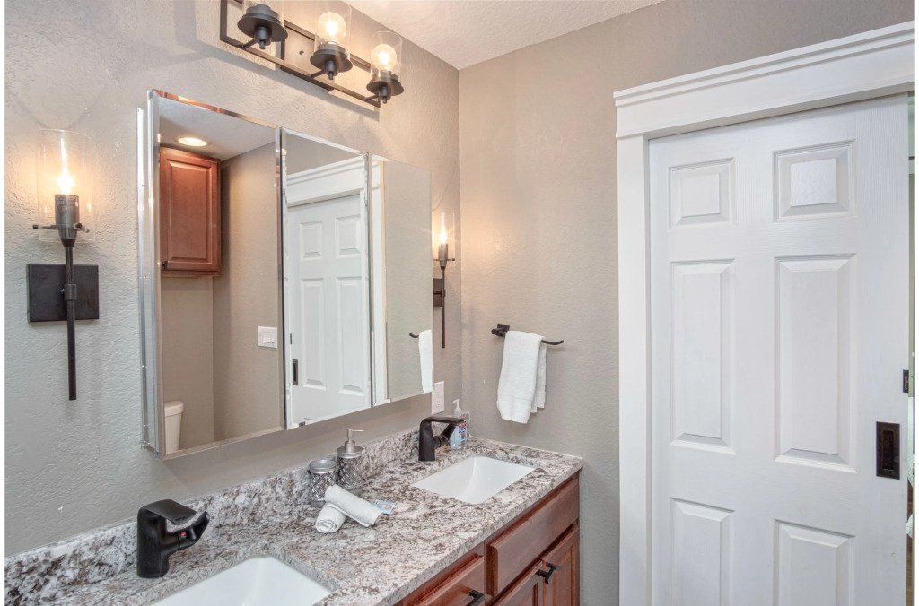 Lovely 3 BR Home Only 9 Minutes From Downtown