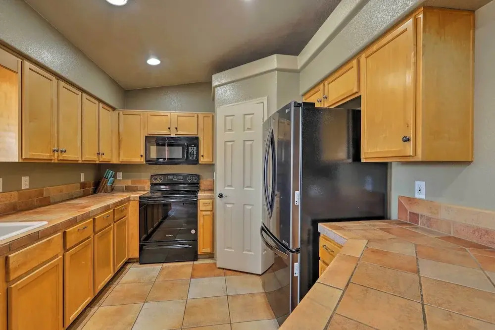 Lake Havasu Getaway w/ Patio - Hike, Swim, & Golf!