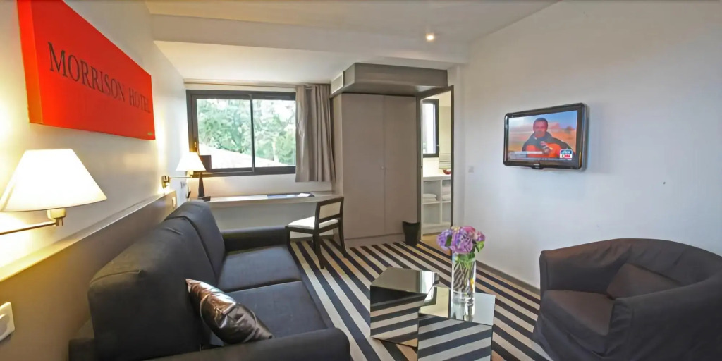 Hotel 202