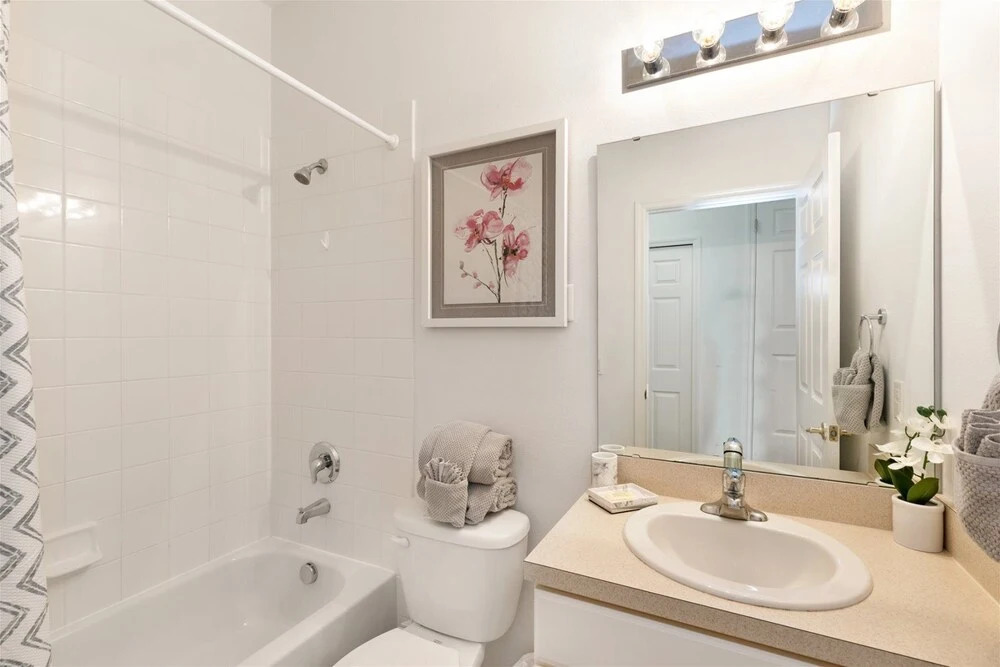 Lovely 4 Bedroom, 3.5 Bath Home With South Facing Pool and spa - 521