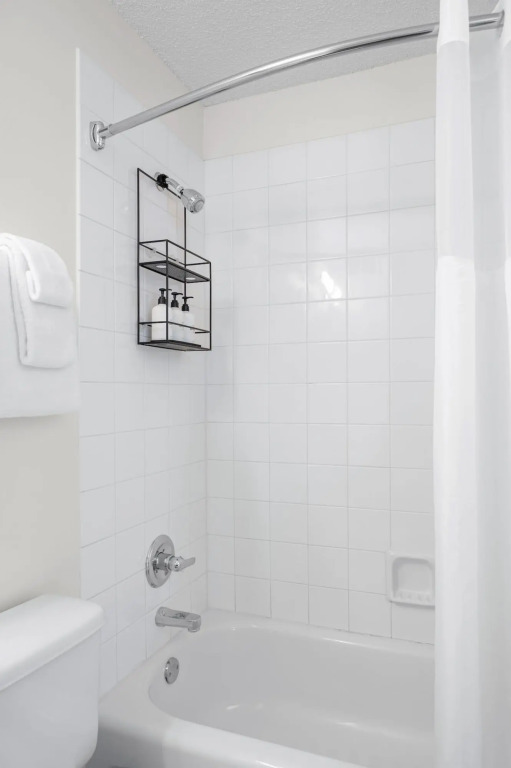 Chicago | Clean & Contactless Studio + Full Kitchen