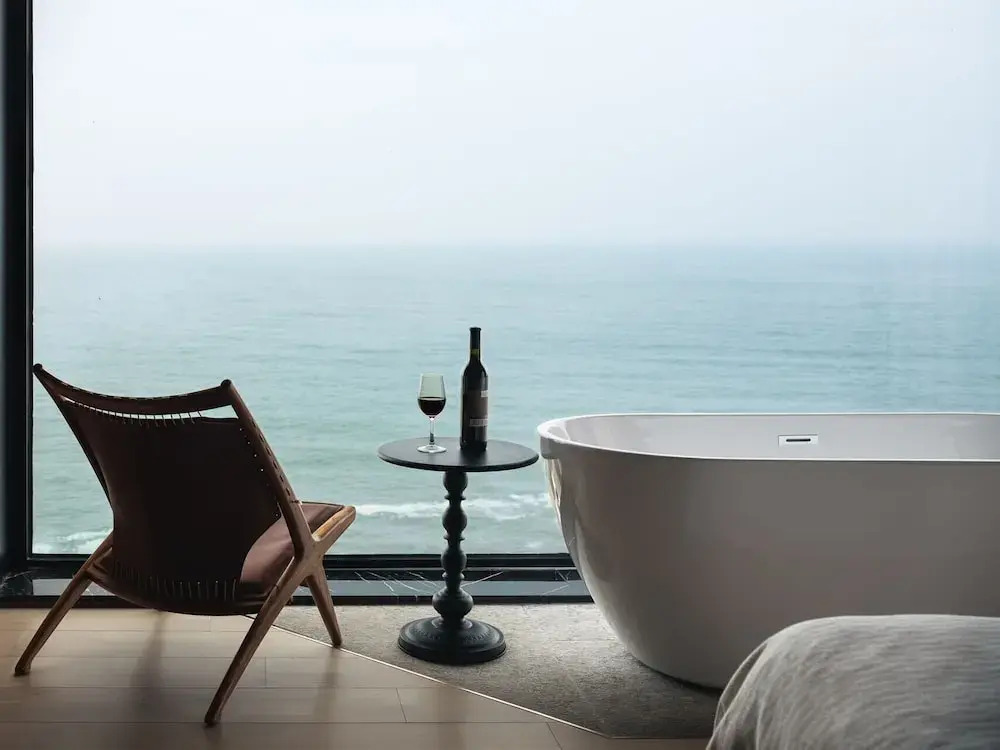 Qingdao Innland sea-view designer hot spring hotel