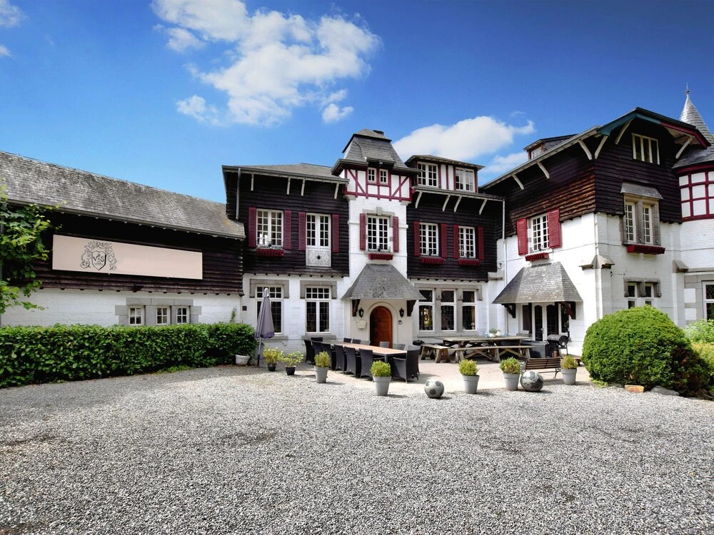 Beautiful, Authentic Group House With Modern Amenities in Mondain Spa