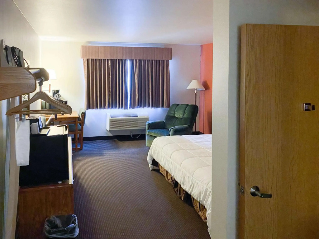 Motel 6 Norway MI