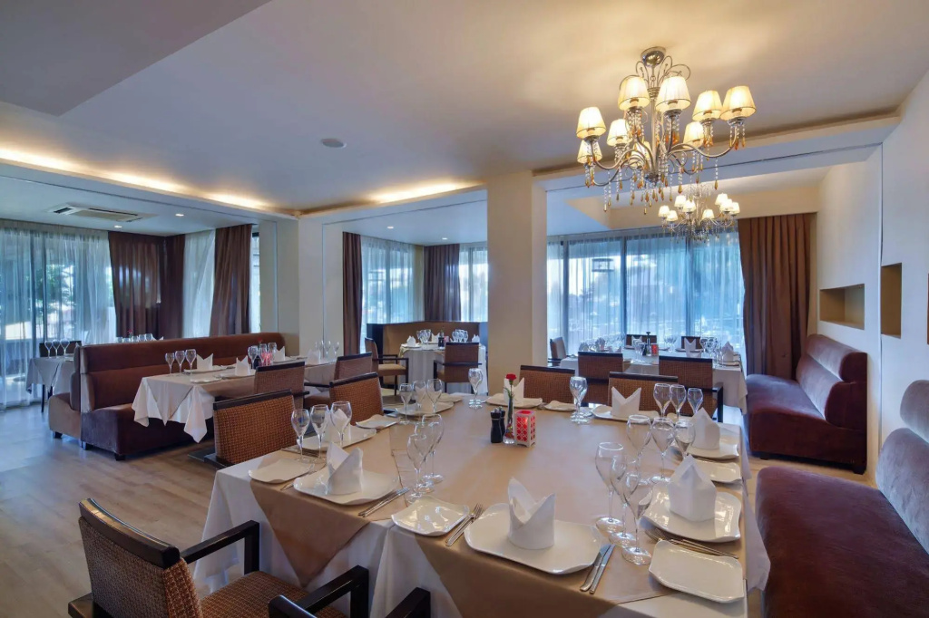 Bellis Deluxe Hotel & Heated for Winter Aqua Park