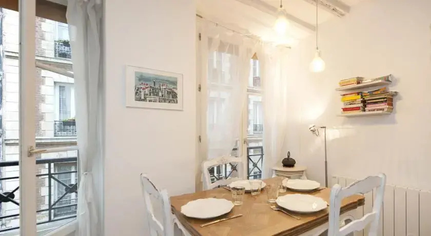 Sunny Marais Studio 303