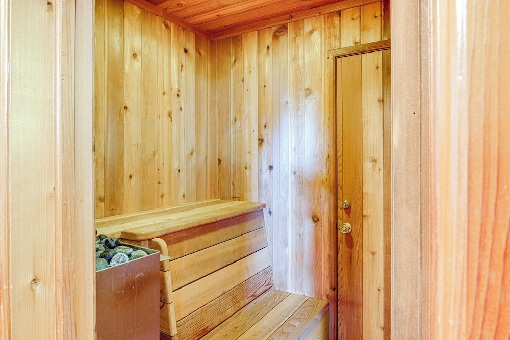 Private Sauna & Mtn-view Deck! Kern County Home