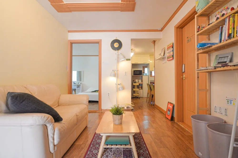 Season Helloworld House - Hostel