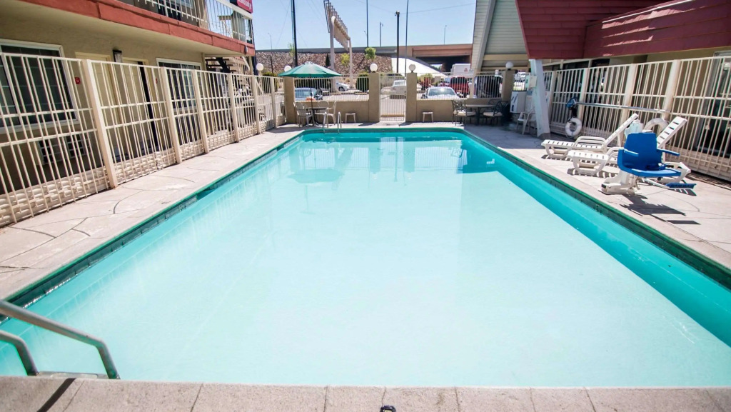 Super 8 by Wyndham Albuquerque Downtown