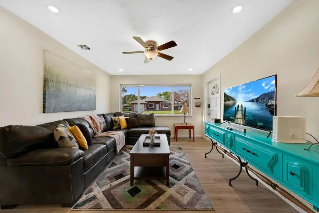 Yellow house in Davie