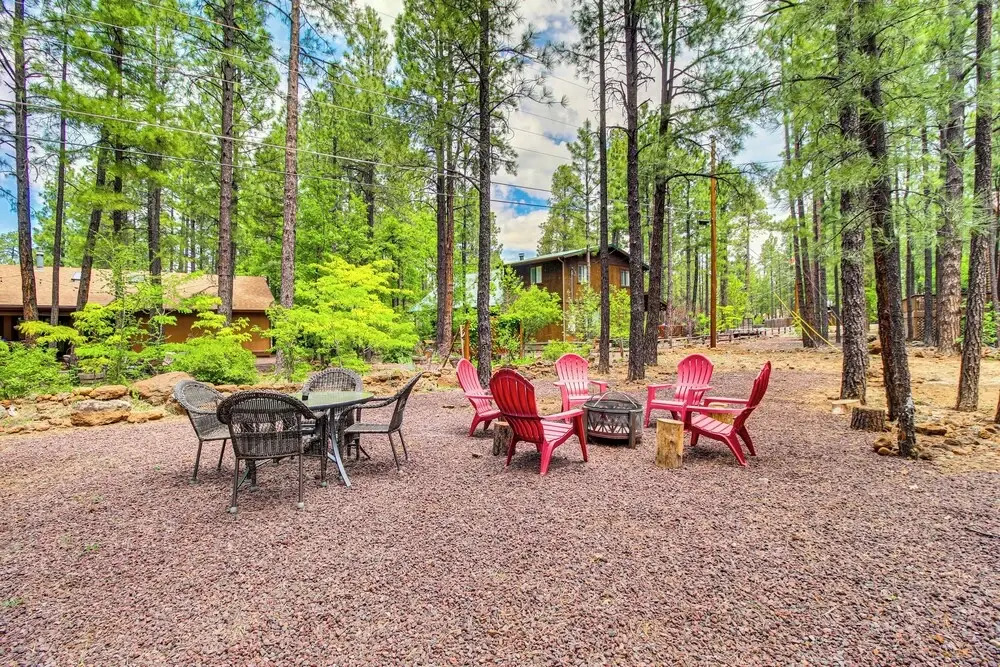 Near Dining, Hiking & Golf: Pinetop Log Cabin!