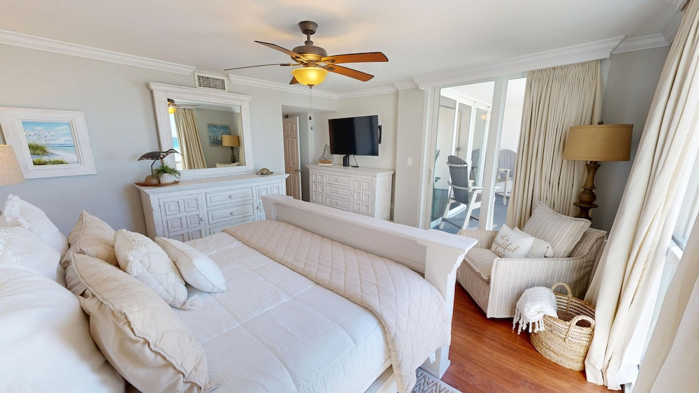 Shoreline Towers 1033 2 Bedroom Condo