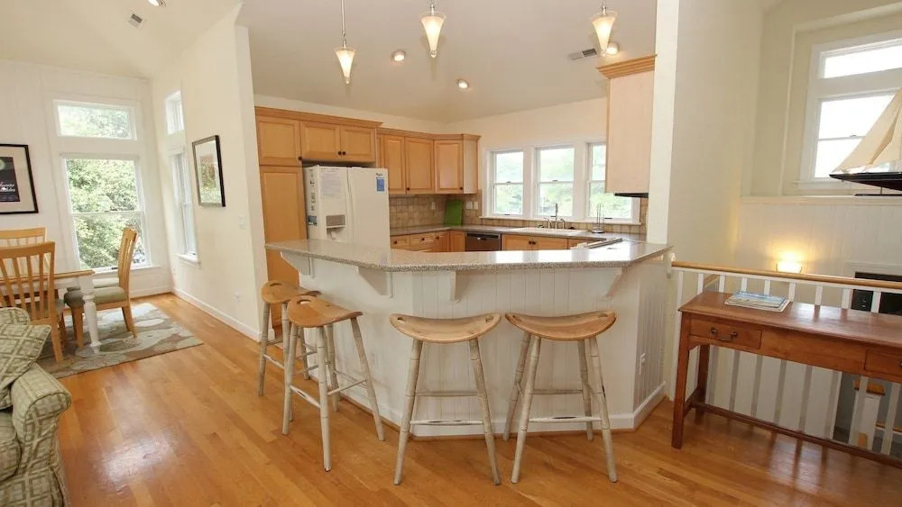 Bay Breeze - 5 Br Home