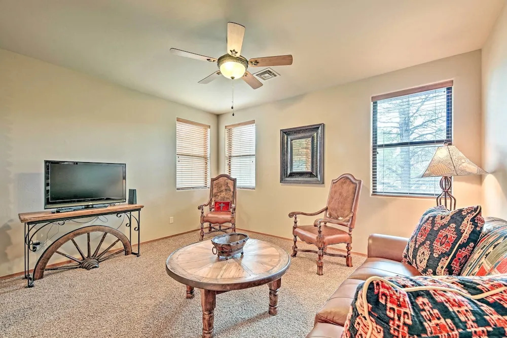 < 1 Mi to Torreon Golf Club: Show Low Condo