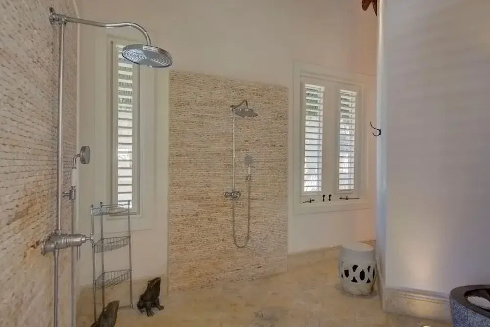 6 BR Beachfront Lush Oasis