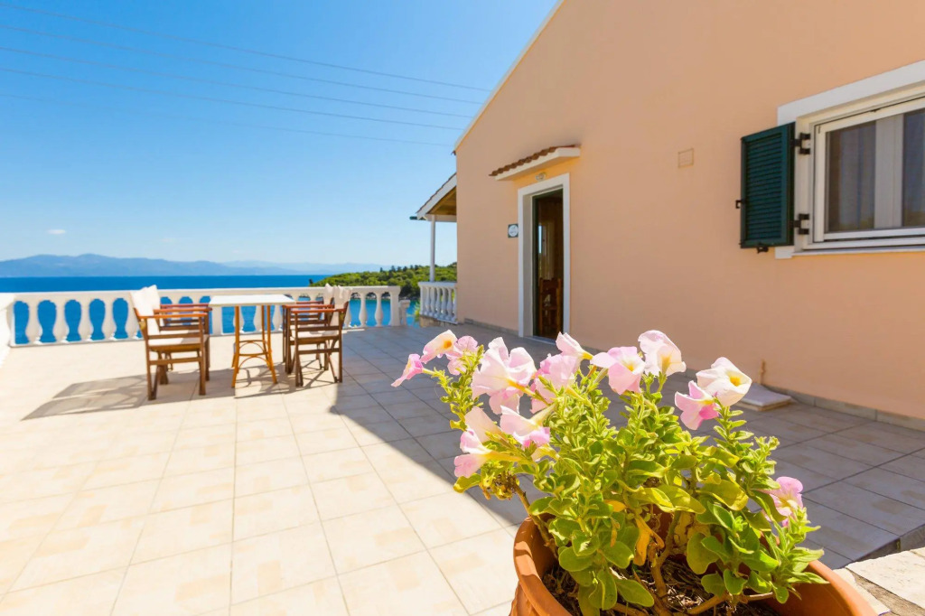 Dolphin Villa 3 Swimming Pool Walk to Beach Sea Views A C Wifi - 558