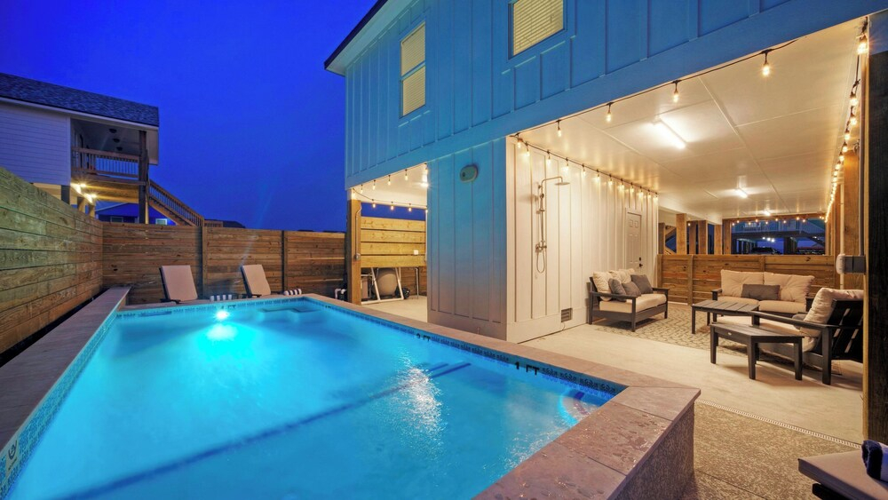 Sleeps 24 2 Homes, Priv Pool, Swing Bar, Patio Lounge Near Nature Preserve