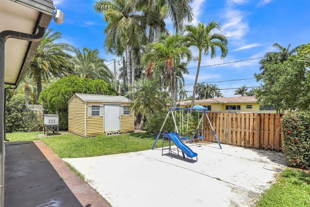 Miabella Of Hollywood 3 Bedroom Home by RedAwning
