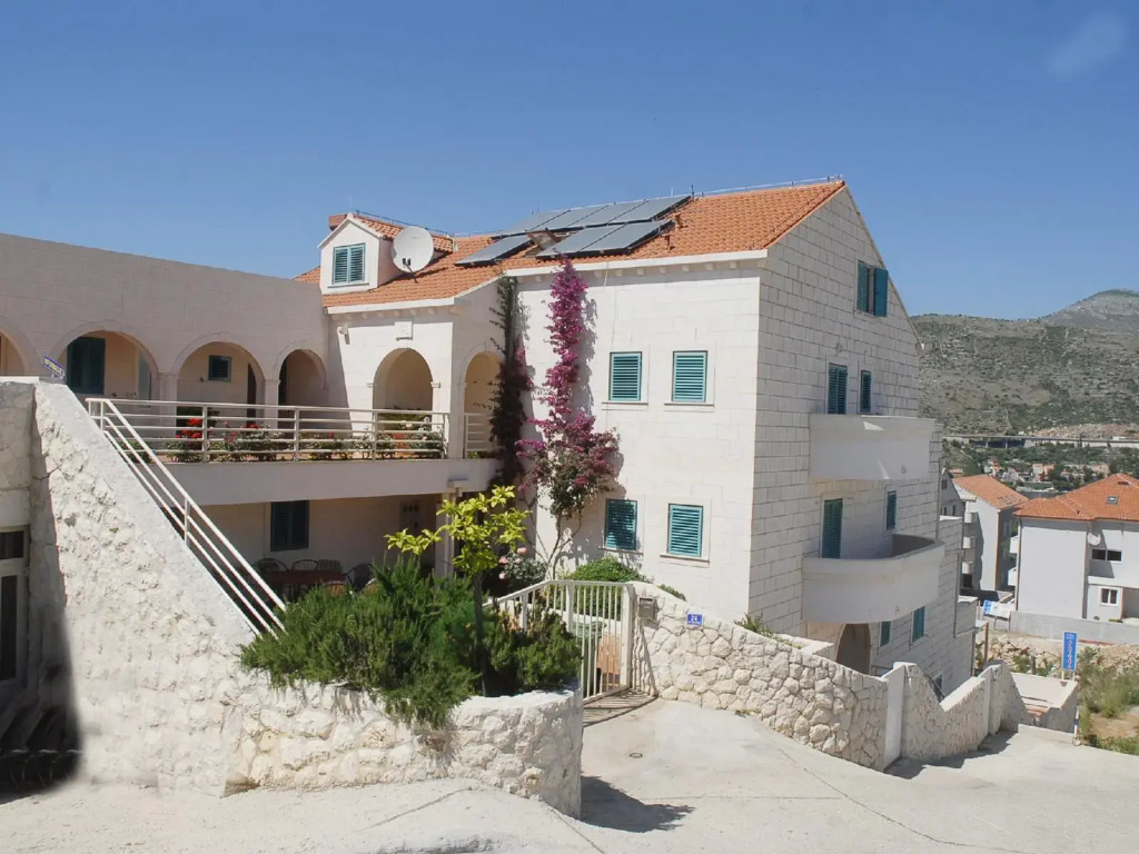 Villa Antea Apartments with Free Parking