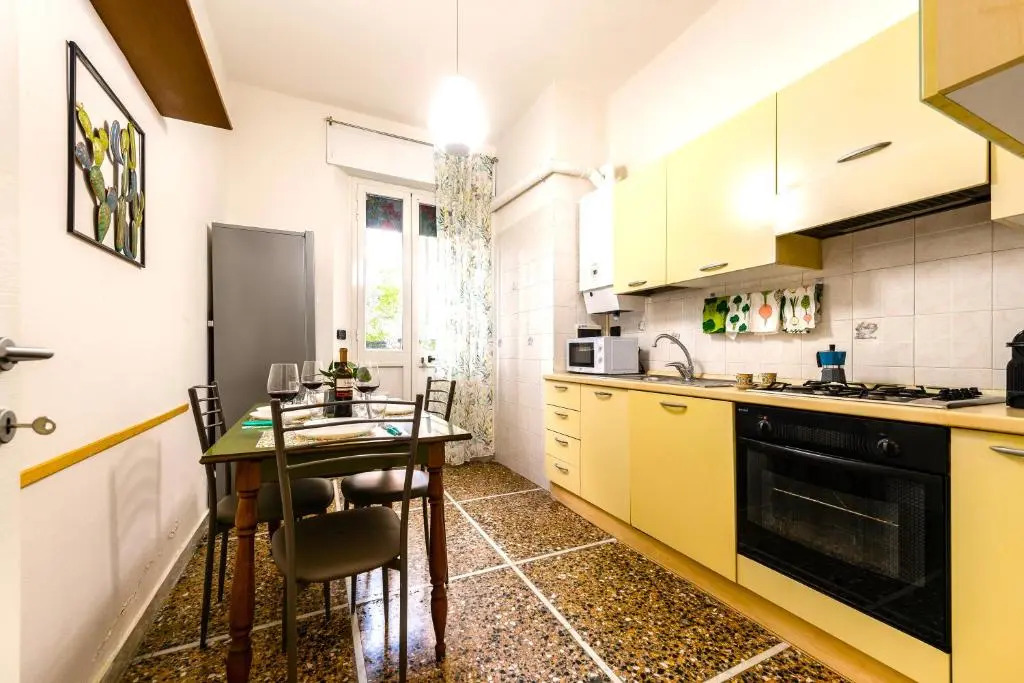 Hostly - The Urban Garden House - 3 Bedrooms, Garden, Great Location