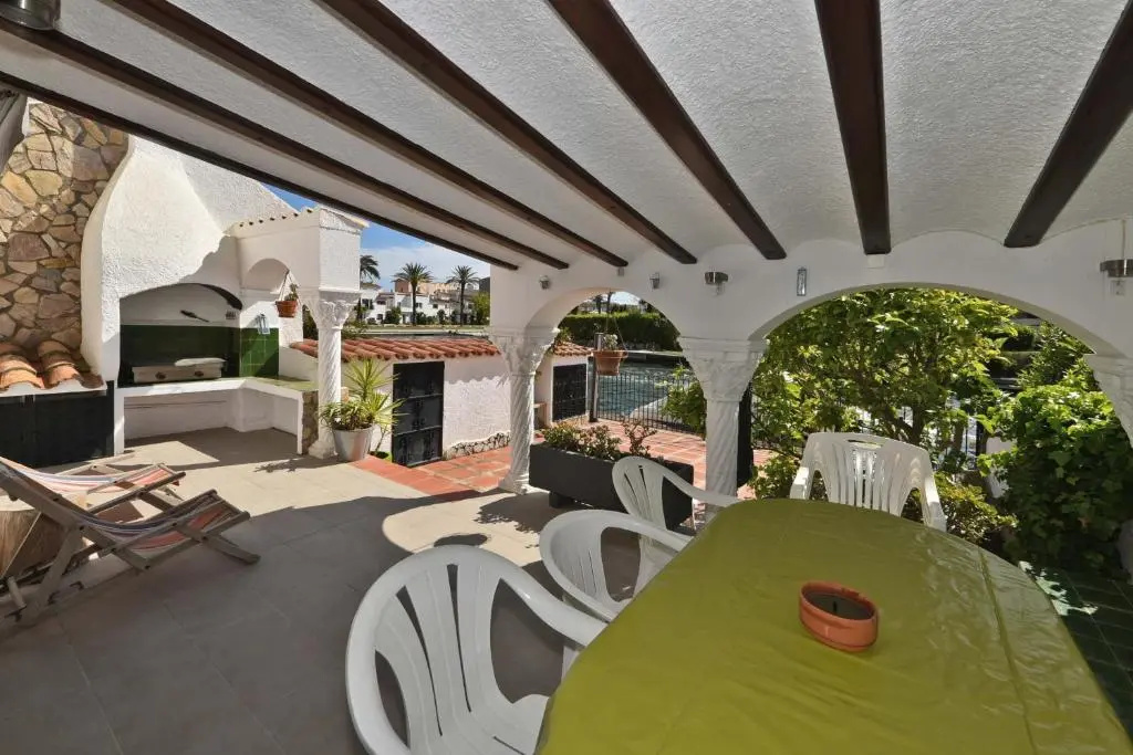 Chalet al canal
