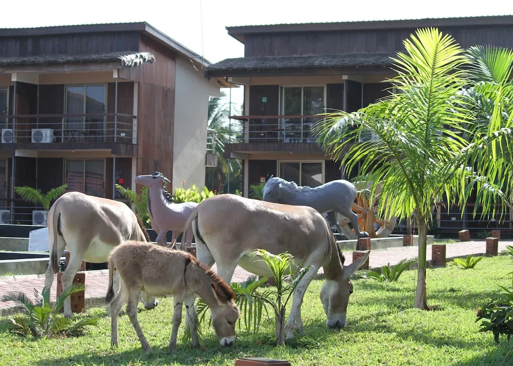 Aqua Safari Resort