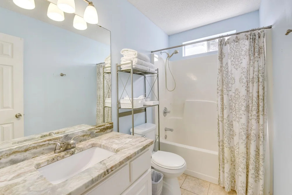 Destin Villa w/ Patio ~ 2 Mi to Miramar Beach