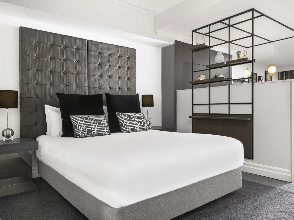 Mantra 2 Bond Street