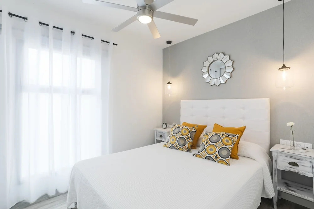 Urban Chill House with Terrace, BBQ & Wifi in the centre by Holidays Home