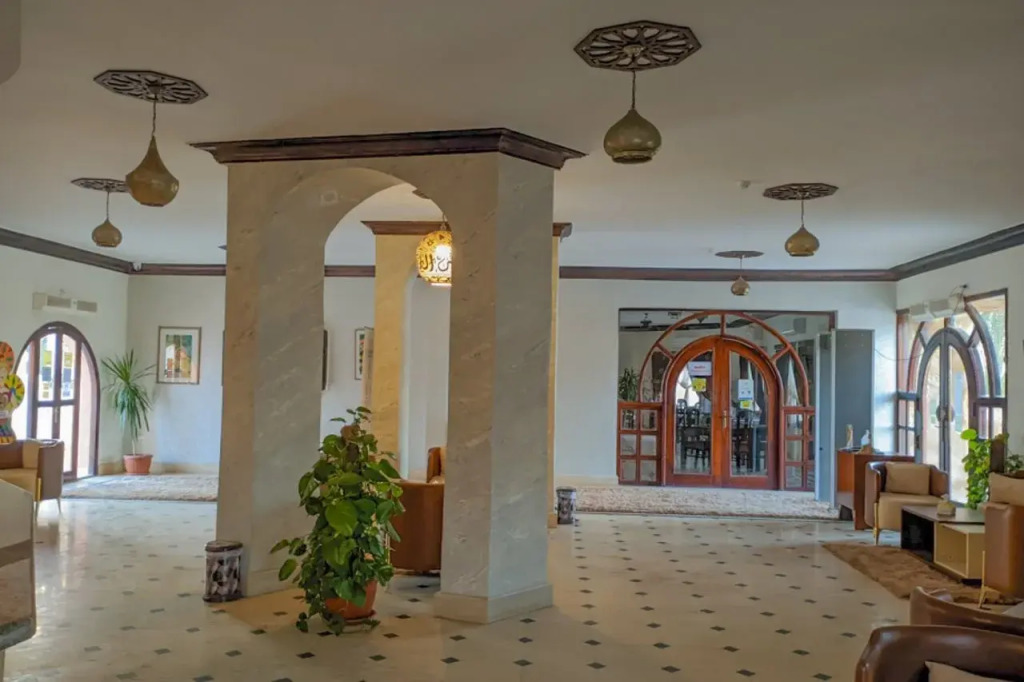 Dolphin Continental Hotel